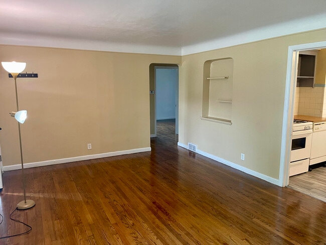 Photo - 21521 Benjamin St