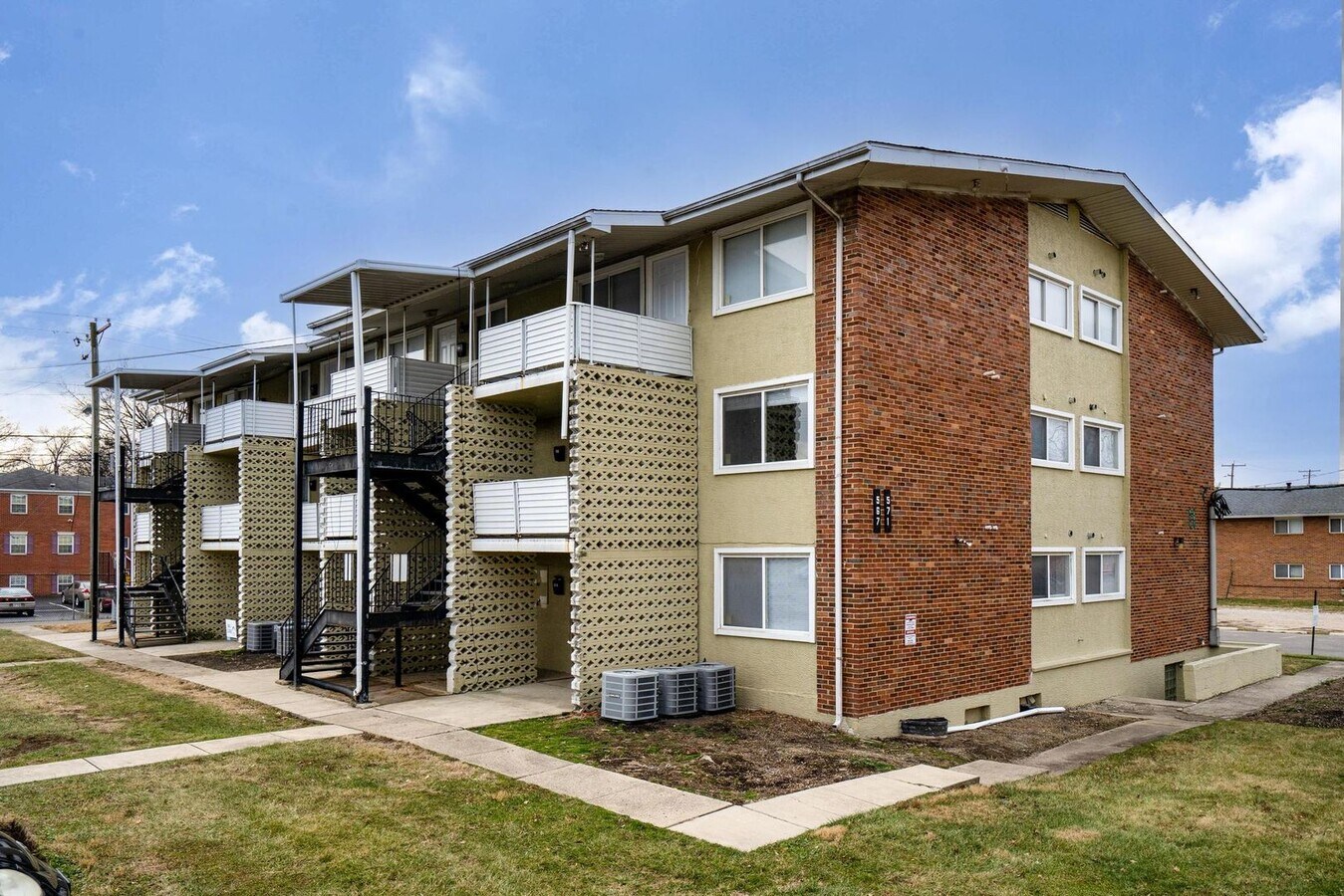 567-581 Riverview Dr - 567-581 Riverview Dr