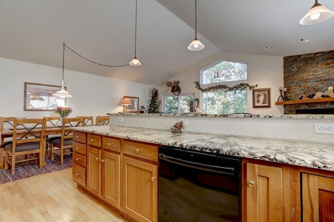 Photo - 192 Burgundy Cir