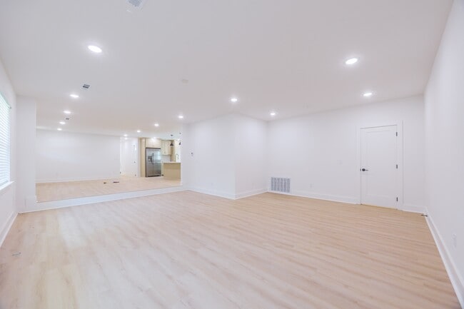 2305 Laverne Ave