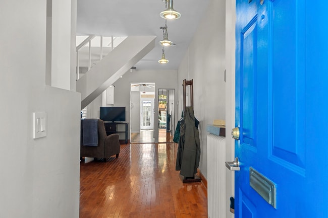 Photo - 1357 E St SE