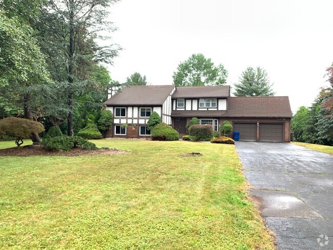 Building Photo - The Split Tudor Rental