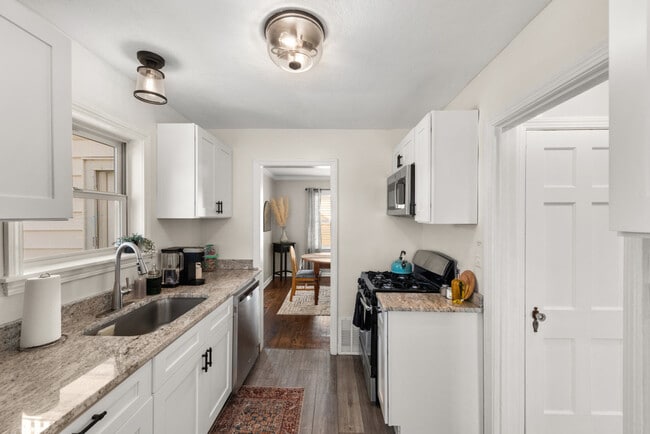 Photo - 150 E 217th St Unidad ID1061048P