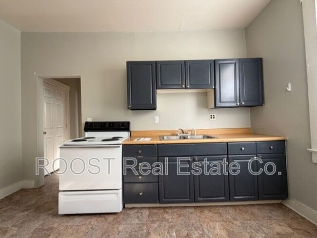 Photo - 902-904 1/2 S Limestone St.