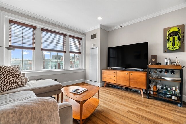 Photo - 534 Beacon St Unit 901