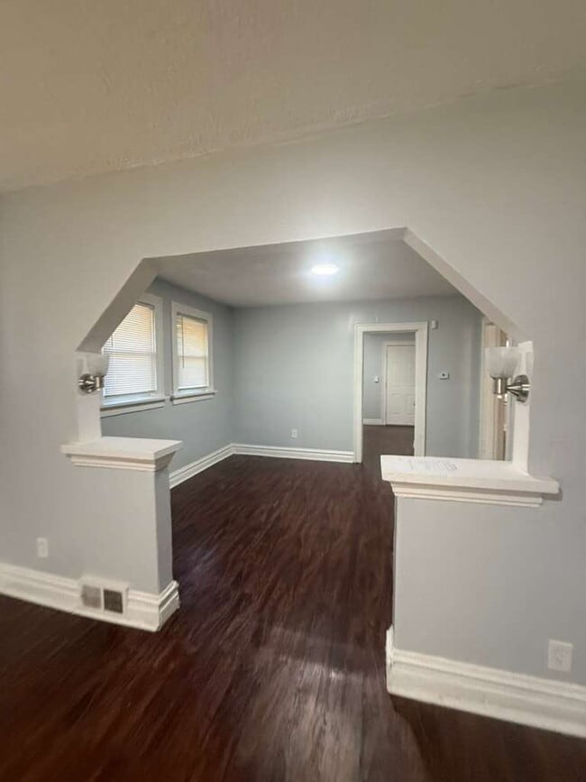 Photo - "Charming 2-Bedroom St. Louis Home with Gleaming Hardwood Floors in 63121!"
