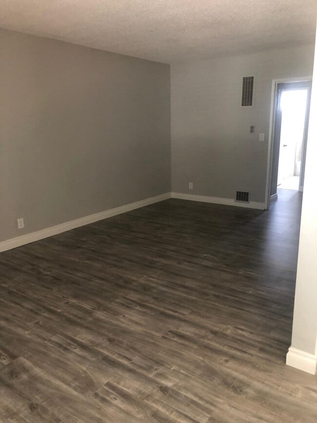 Photo - Valley Oasis Apartments