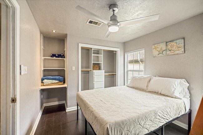 Photo - 5219 Avenue Q
