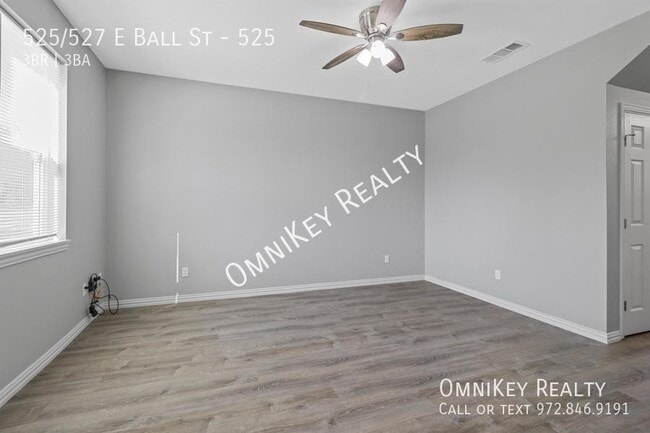 525/527 E Ball St-525