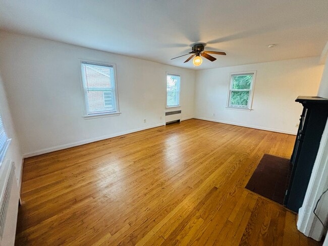 Photo - 617 Progress St NE