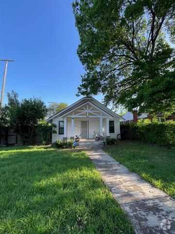 Building Photo - 1102 Elmhurst Pl Rental
