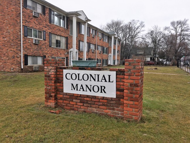 Colonial Manor Apartments - Colonial Manor Apartments