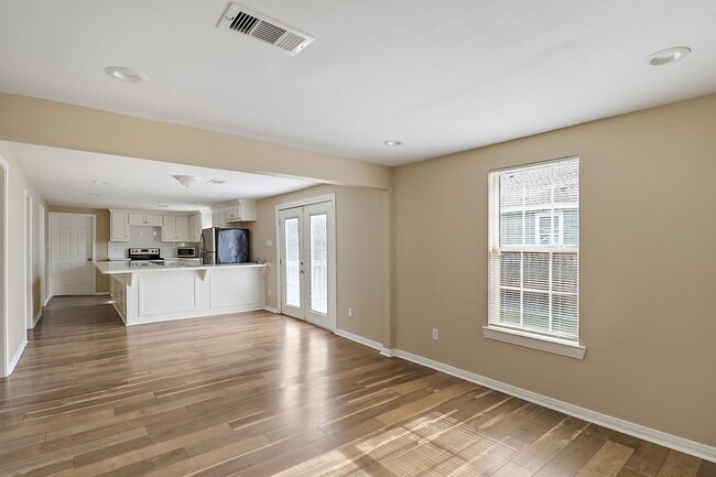 Photo - 412 Stowell St