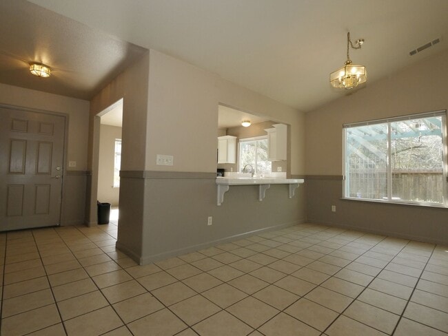 Photo - 460 Toyon Dr