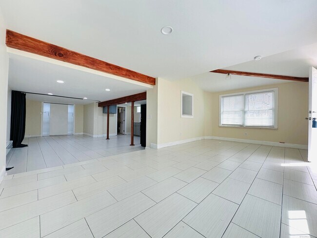 Photo - 31 Brainerd Rd Unit Lower level