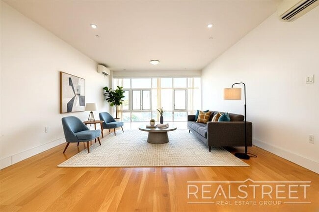 Building Photo - LUXURY 2 Bed LOFT in Queens!