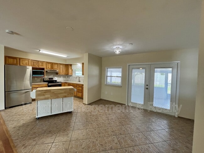 Photo - 704 Torrey Pines Ave