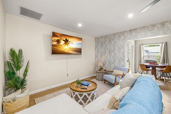 Building Photo - 10703 Del Prado Dr W Rental