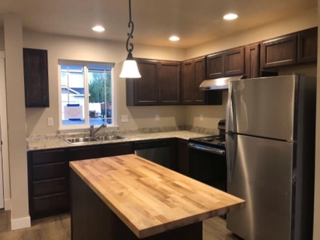 Photo - 1935 N Travis Ln