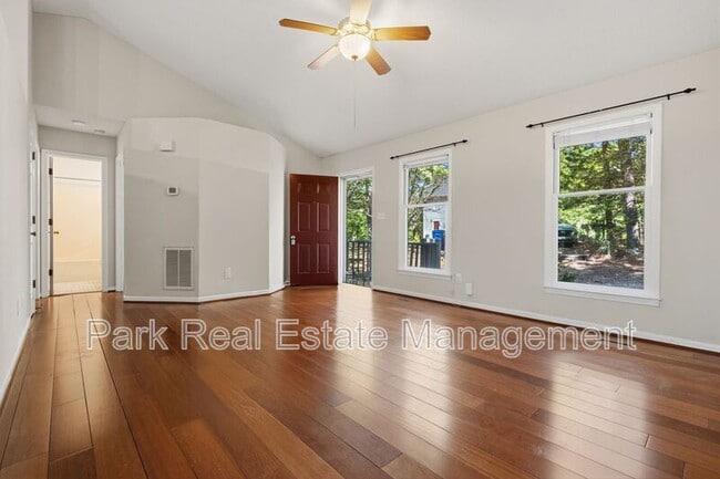 Photo - 106 Laura May Ln