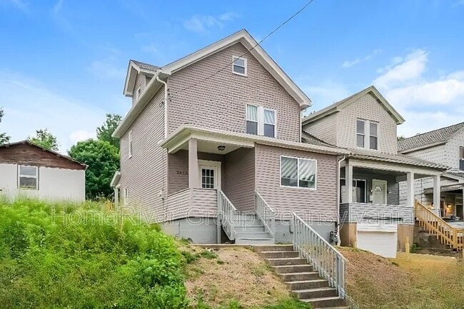 Photo - 2413 Collins St