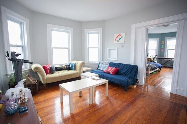 Photo - 173 Rindge Ave Unidad #3R