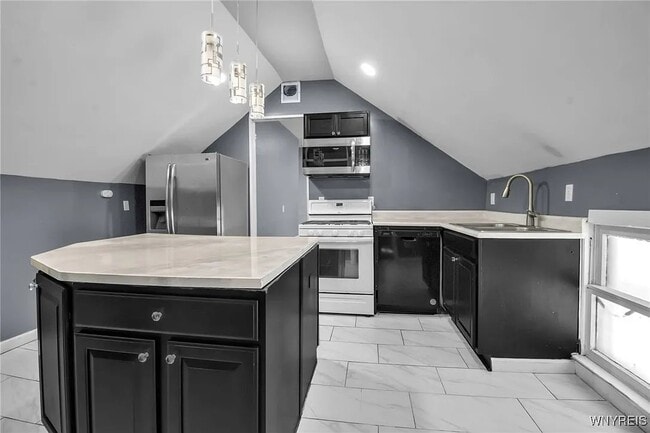 Photo - 199 Amber St Unit Upper