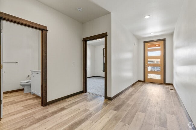 Building Photo - Beautiful Newer Condo near Monforton School Unit B