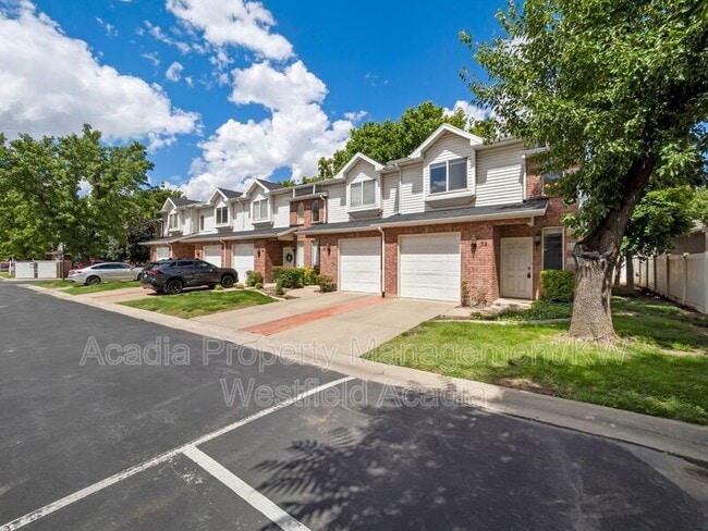 Photo - 130 Peregrine Ln
