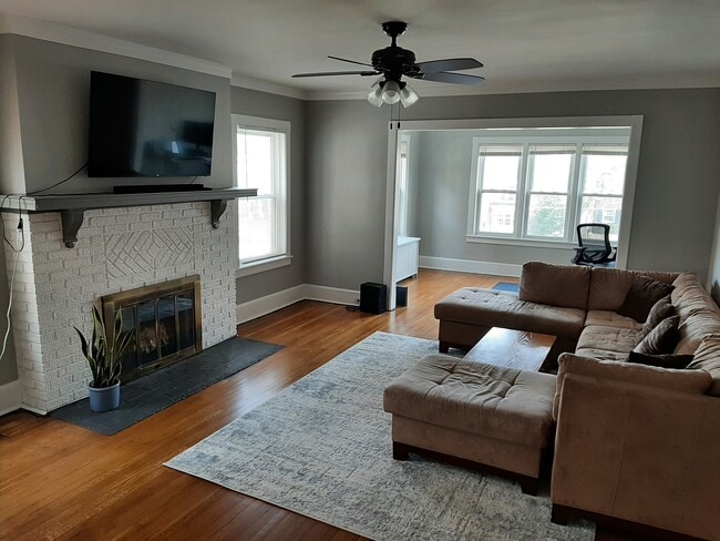 Photo - 15103 Lake Ave Unidad 3