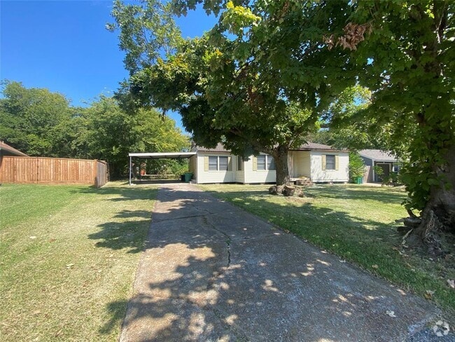 Building Photo - 332 Greenbriar Dr Rental