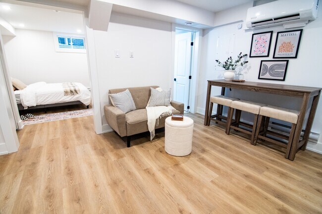 Photo - 142 Young St Unité C