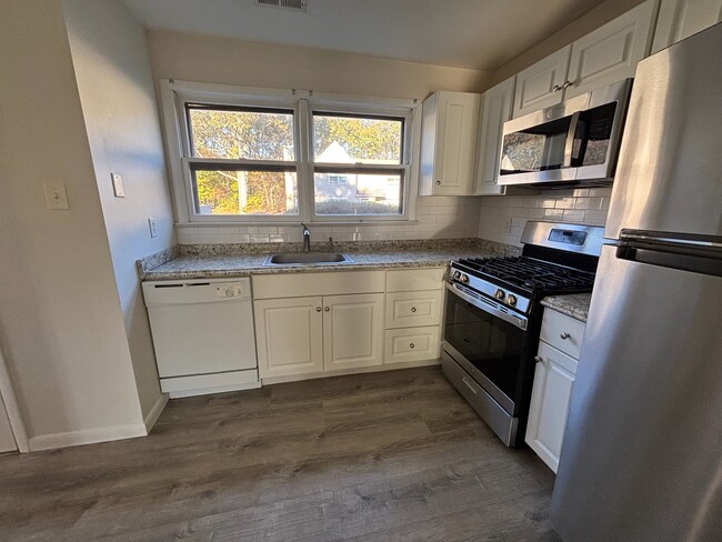 Kitchen - 79 Tavistock Dr