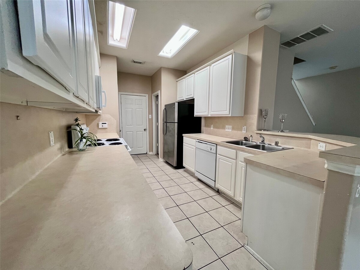Photo - 2811 Hackamore Hollow Ln