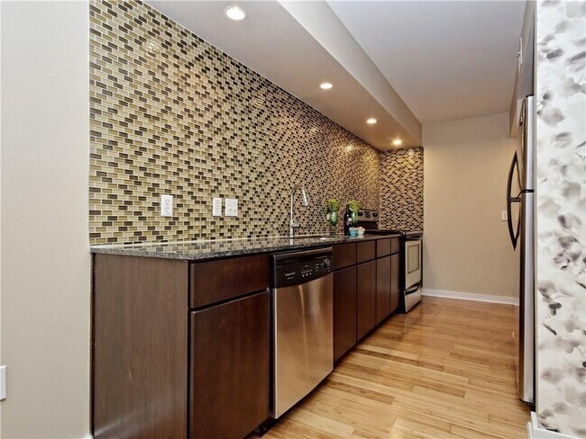 Photo - 2200 Dickson Dr Unit 126