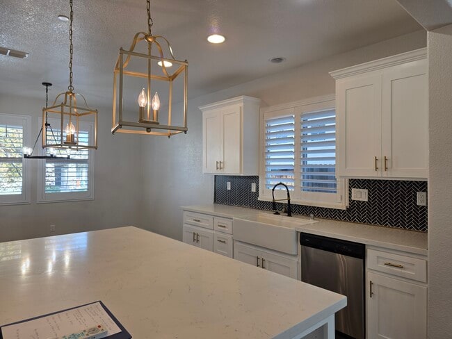 Photo - 1994 Newark Way