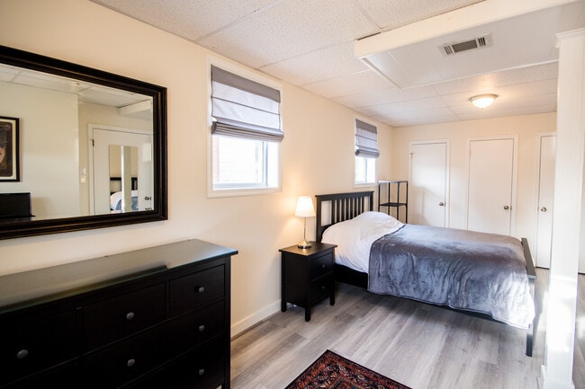 Photo - 706 Rockland Ave Unidad B