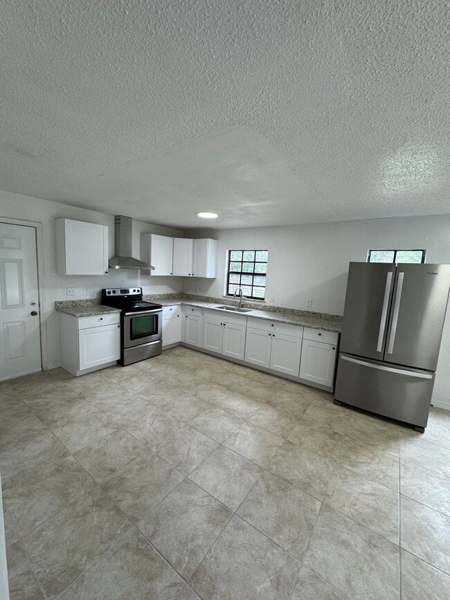 Photo - Charming 2-Bedroom Duplex on a Private Corner Lot in Lakeland, FL!