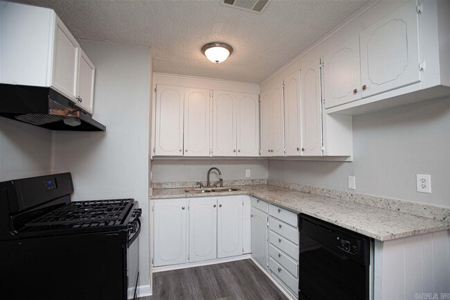 Photo - 2018 S Tyler St