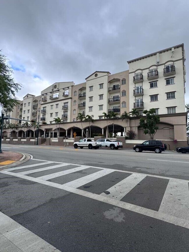 Building Photo - 5271 SW 8th St Unit 305