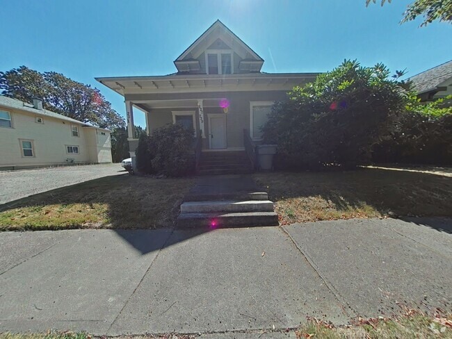 Building Photo - 1 Bedroom Tri-Plex ~ Close to Campus ~ Cat... Unit 229 NW 9th St Rental