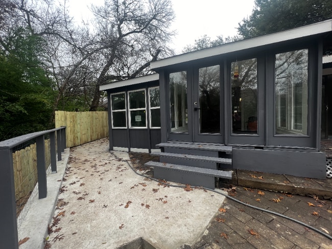 Photo - 208 Cliffdale Ave