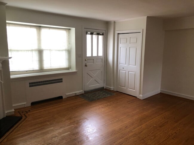 Photo - 246 Stoneway Ln