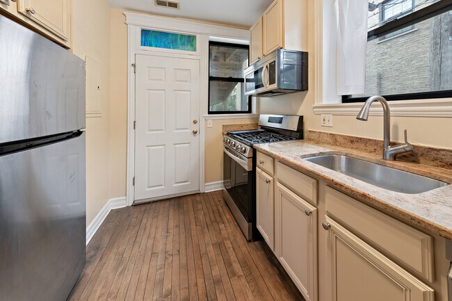 Photo - 2211 W Winona St Unit 1