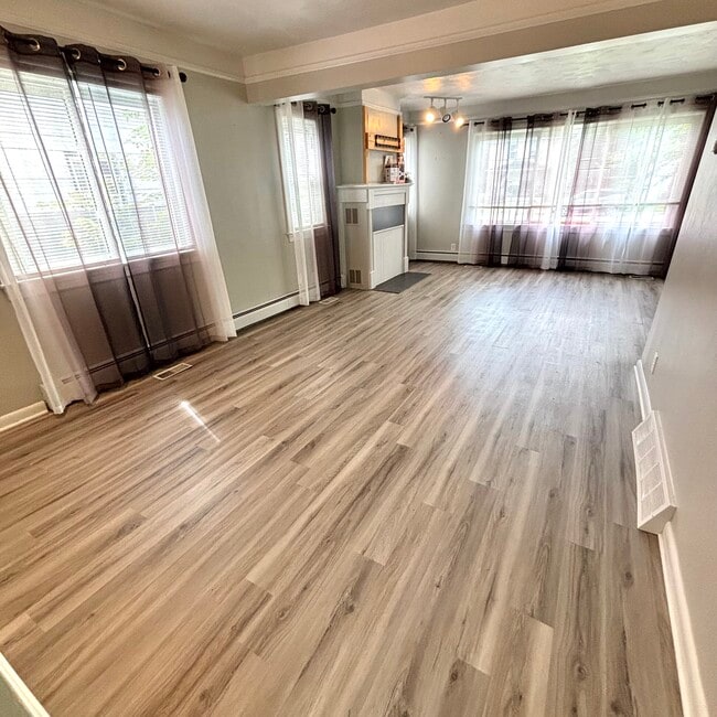 Photo - 741 Banghart St