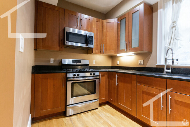 Building Photo - 1592 Beacon St Unit 3 Rental
