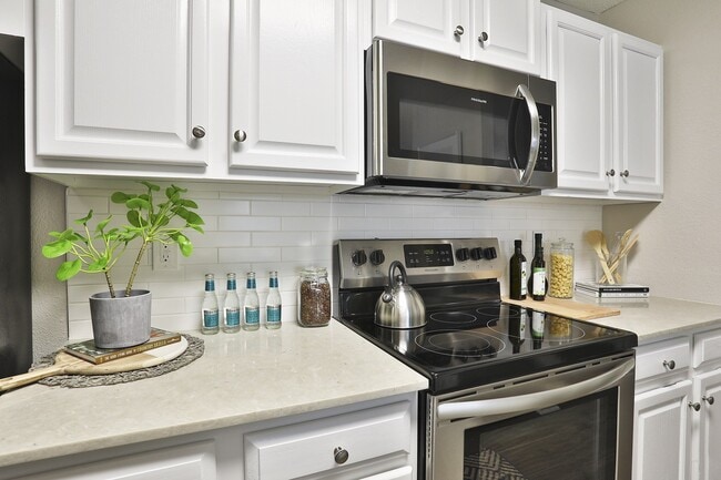 Crestmont at Thornblade Apartments