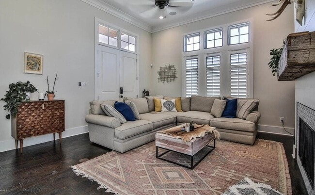 Photo - 304 Catalina Ln