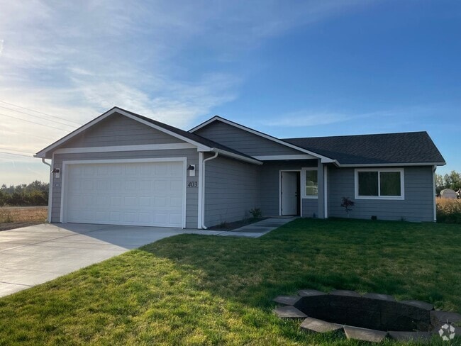 Building Photo - Located in Tieton! Rental