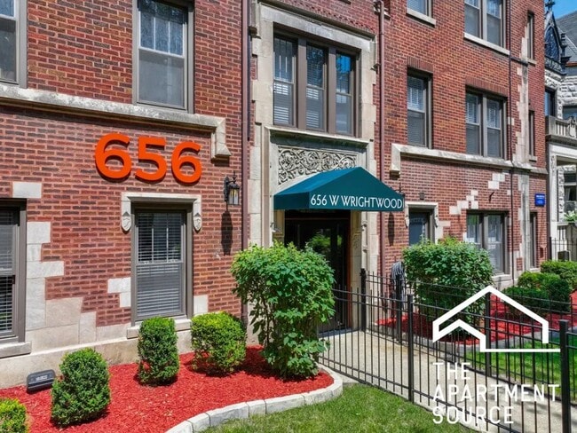 Photo - 656 W Wrightwood Ave Unit 656 West Wrightwood Avenu